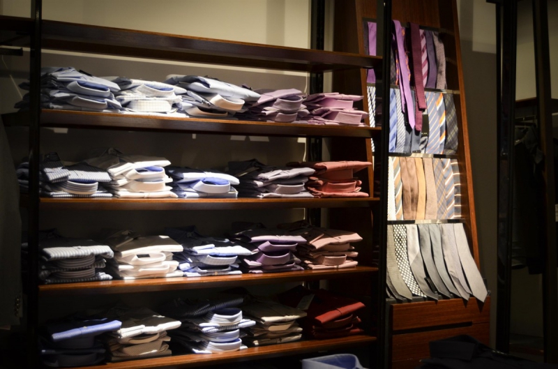 vente-OLLIERES-min_shirts_exhibition_shop_shopping_shelf_buy_business_clothing-940715